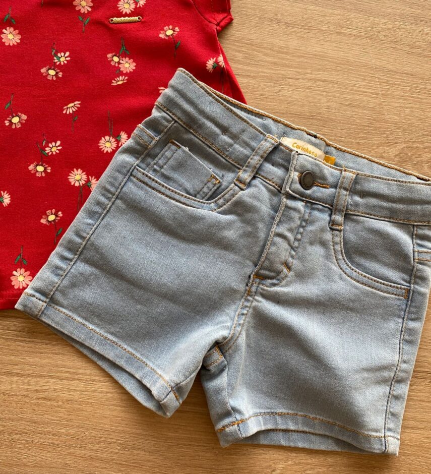 fernandaramoskids com br Conjunto Infantil Feminino Blusa Vermelha Estampada e Short Jeans2