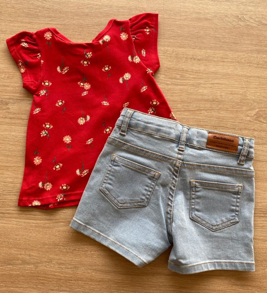 fernandaramoskids com br Conjunto Infantil Feminino Blusa Vermelha Estampada e Short Jeans3