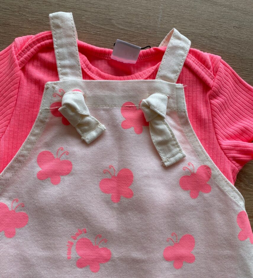 fernandaramoskids com br Conjunto Infantil Feminino Body Rosa Neon e Salopete Estampada1