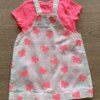 fernandaramoskids com br Conjunto Infantil Feminino Body Rosa Neon e Salopete Estampada2