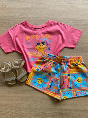 Conjunto Infantil Feminino Cropped Hello Rosa e Short Estampado Fernnada Ramos Kids