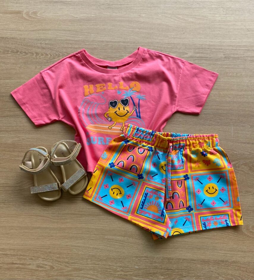 Conjunto Infantil Feminino Cropped Hello Rosa e Short Estampado Fernnada Ramos Kids