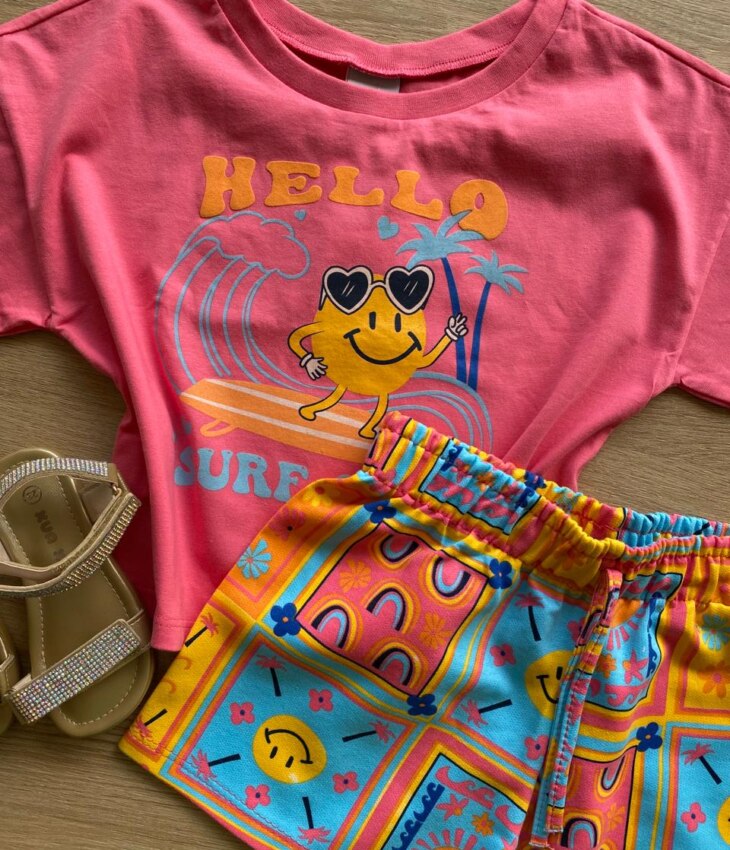 fernandaramoskids com br Conjunto Infantil Feminino Cropped Hello Rosa e Short Estampado1