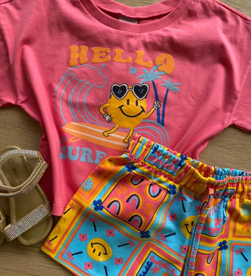 fernandaramoskids com br Conjunto Infantil Feminino Cropped Hello Rosa e Short Estampado1