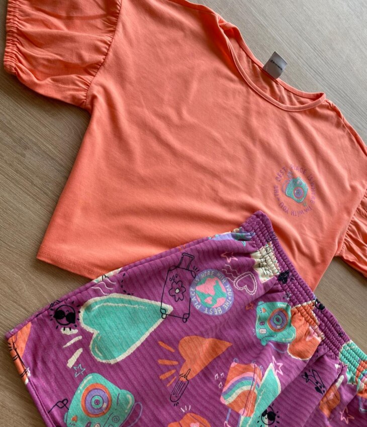 fernandaramoskids com br Conjunto Infantil Feminino Cropped Laranja e Short Saia Estampado1