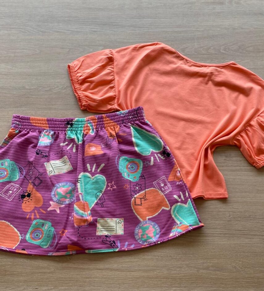 fernandaramoskids com br Conjunto Infantil Feminino Cropped Laranja e Short Saia Estampado3