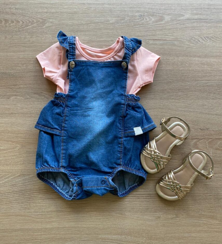 Conjunto Infantil Feminino Jardineira Jeans e Blusa Salmão Fernanda Ramos Kids