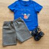 Conjunto Infantil Masculino Camiseta Azul e Bermuda Cinza Mesclado Fernanda Ramos Kids