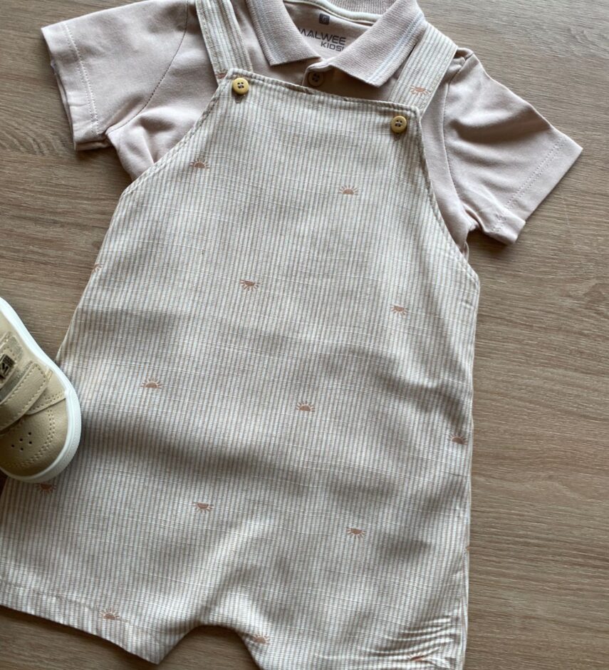 fernandaramoskids com br Conjunto Infantil Masculino Camiseta Polo e Jardineira Listrada Bege1