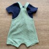 fernandaramoskids com br Conjunto Infantil Masculino Jardineira Verde e Camiseta Azul Marinho3