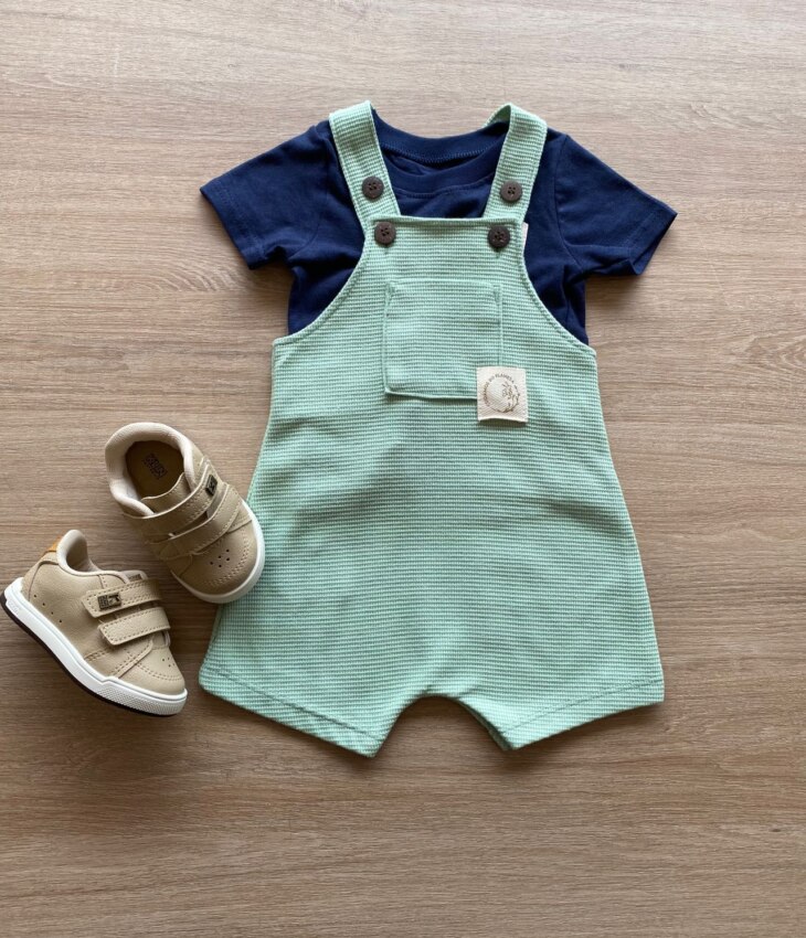 Conjunto Infantil Masculino Jardineira Verde e Camiseta Azul Marinho Fernanda Ramos Kids