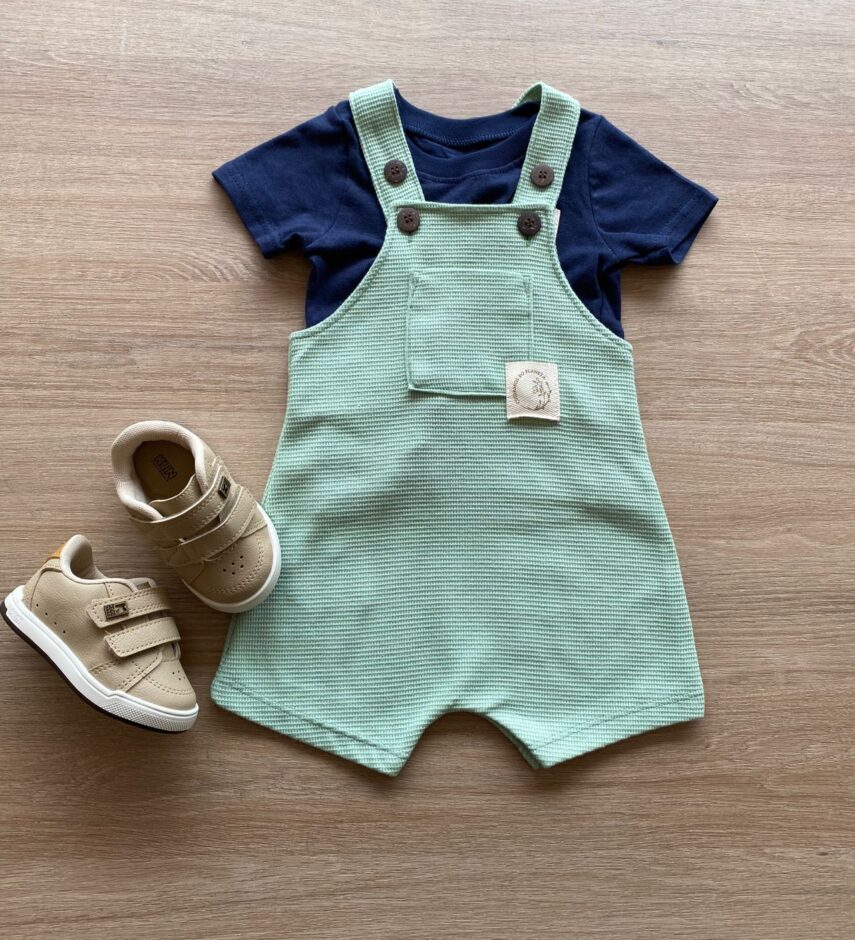 Conjunto Infantil Masculino Jardineira Verde e Camiseta Azul Marinho Fernanda Ramos Kids