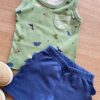 fernandaramoskids com br Conjunto Infantil Masculino Regata Dinossauros e Bermuda Azul1