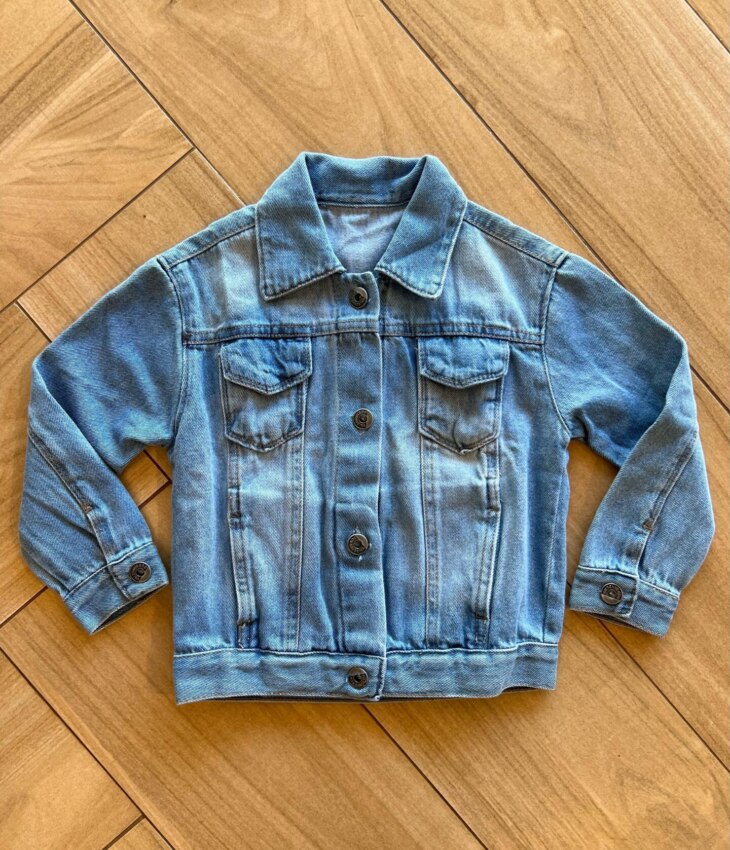 Jaqueta Infantil Feminina Jeans Claro com Detalhe e Bolsos Fernanda Ramos Kids