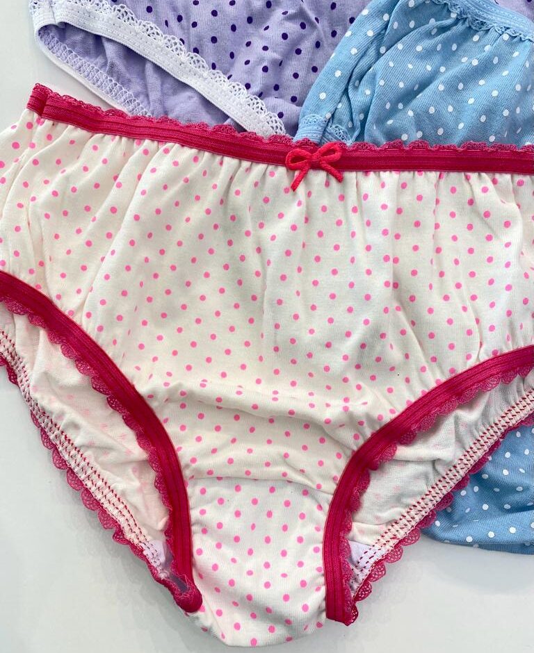 fernandaramoskids com br Kit 3 Calcinhas Infantil Feminina Poá Lilás, Azul e Branca2