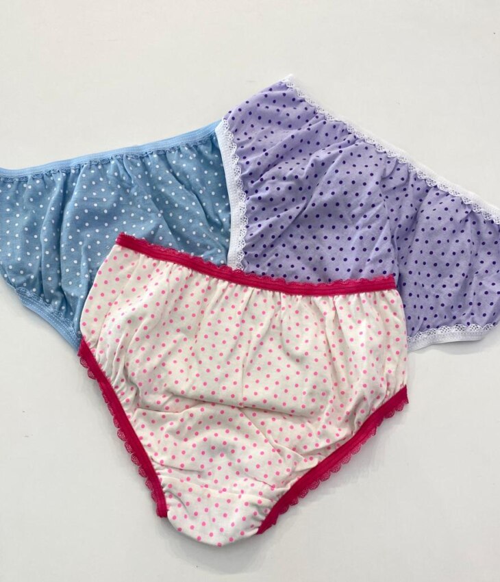 fernandaramoskids com br Kit 3 Calcinhas Infantil Feminina Poá Lilás, Azul e Branca4
