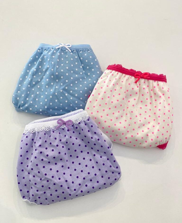 Kit 3 Calcinhas Infantil Feminina Poá Lilás, Azul e Branca Fernanda Ramos Kids