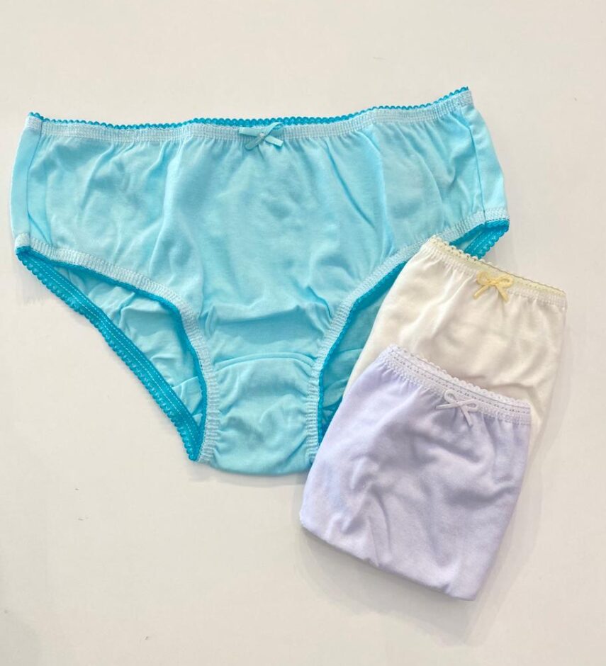 fernandaramoskids com br Kit Calcinha Infantil Feminina de Algodão Azul, Off White e Branca1