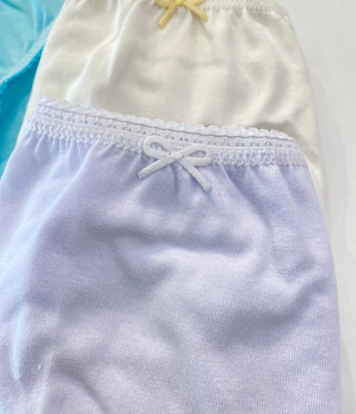 fernandaramoskids com br Kit Calcinha Infantil Feminina de Algodão Azul, Off White e Branca2
