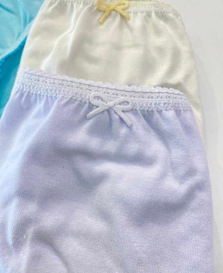 fernandaramoskids com br Kit Calcinha Infantil Feminina de Algodão Azul, Off White e Branca2