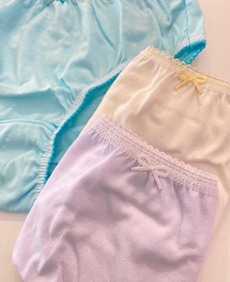 fernandaramoskids com br Kit Calcinha Infantil Feminina de Algodão Azul, Off White e Branca3