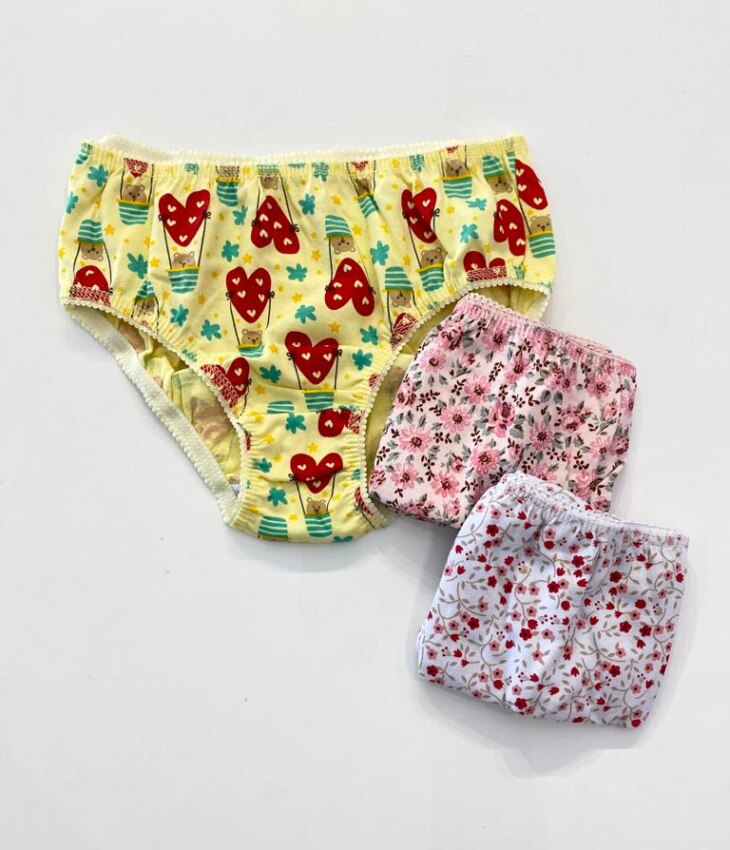 Kit Calcinha Infantil Feminina Estampada Branca, Amarela e Rosa Fernanda Ramos Kids
