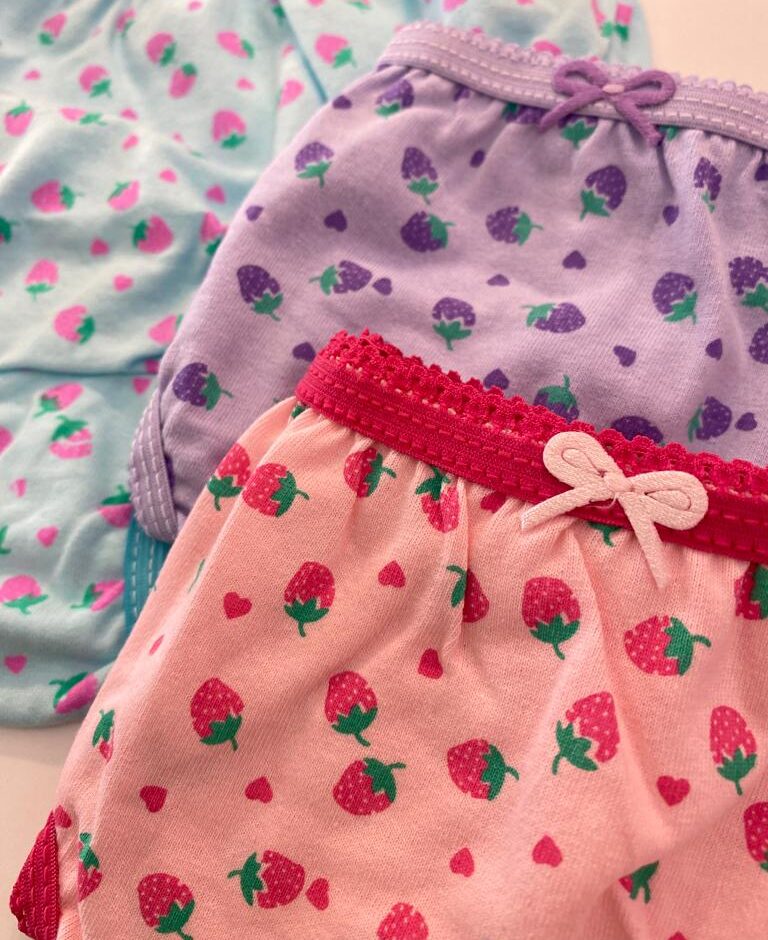 fernandaramoskids com br Kit Calcinha Infantil Feminina Estampada Lilás, Azul e Rosa2