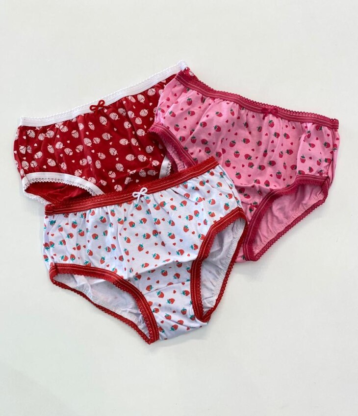 fernandaramoskids com br Kit Calcinha Infantil Feminina Estampada Moranguinhos1
