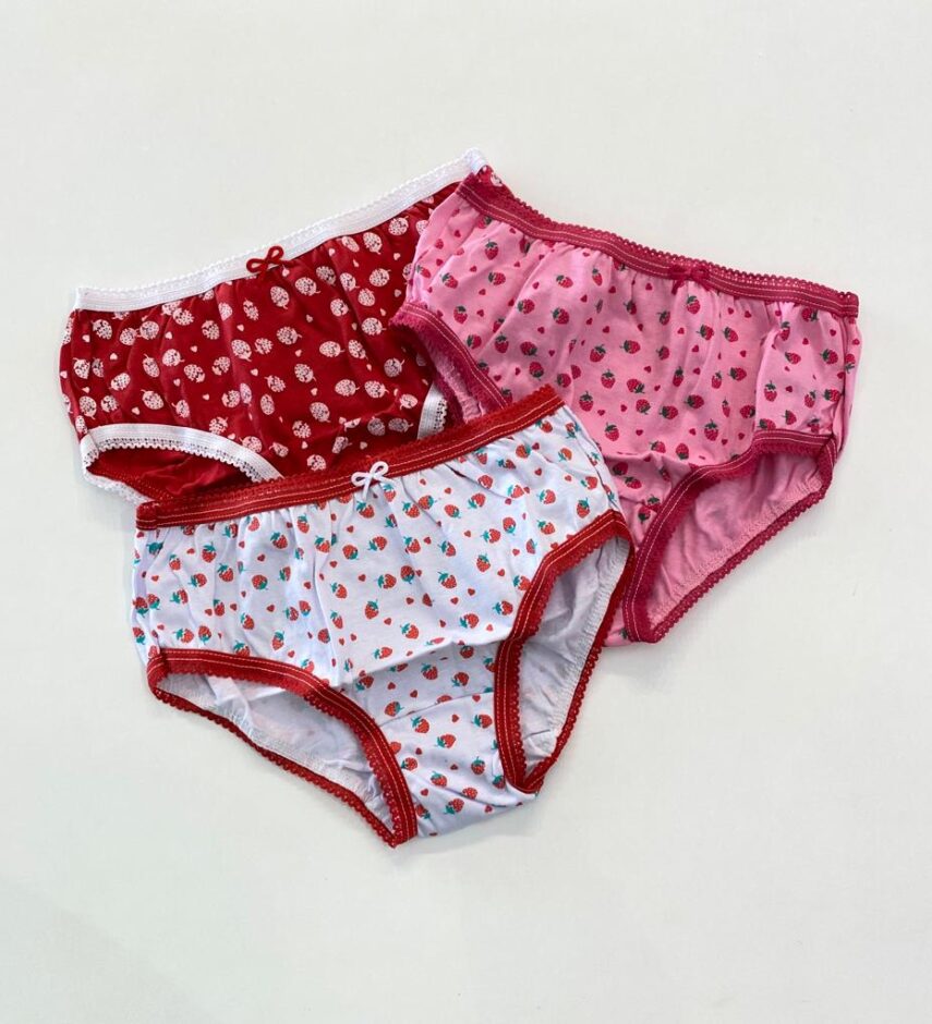 fernandaramoskids com br Kit Calcinha Infantil Feminina Estampada Moranguinhos1