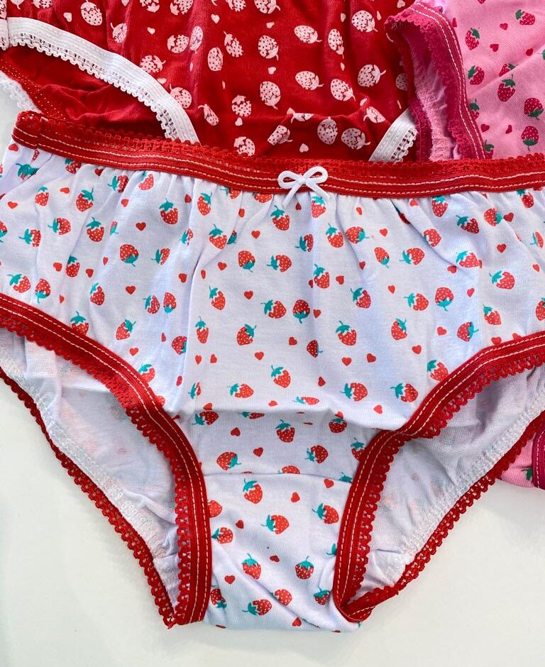 fernandaramoskids com br Kit Calcinha Infantil Feminina Estampada Moranguinhos2