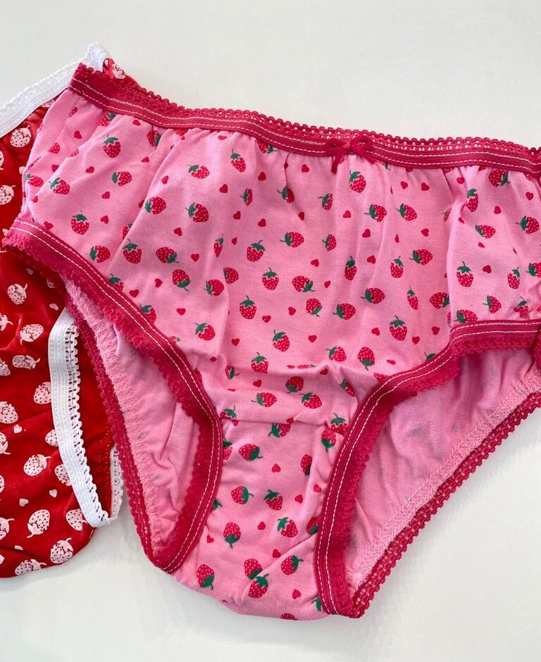 fernandaramoskids com br Kit Calcinha Infantil Feminina Estampada Moranguinhos3
