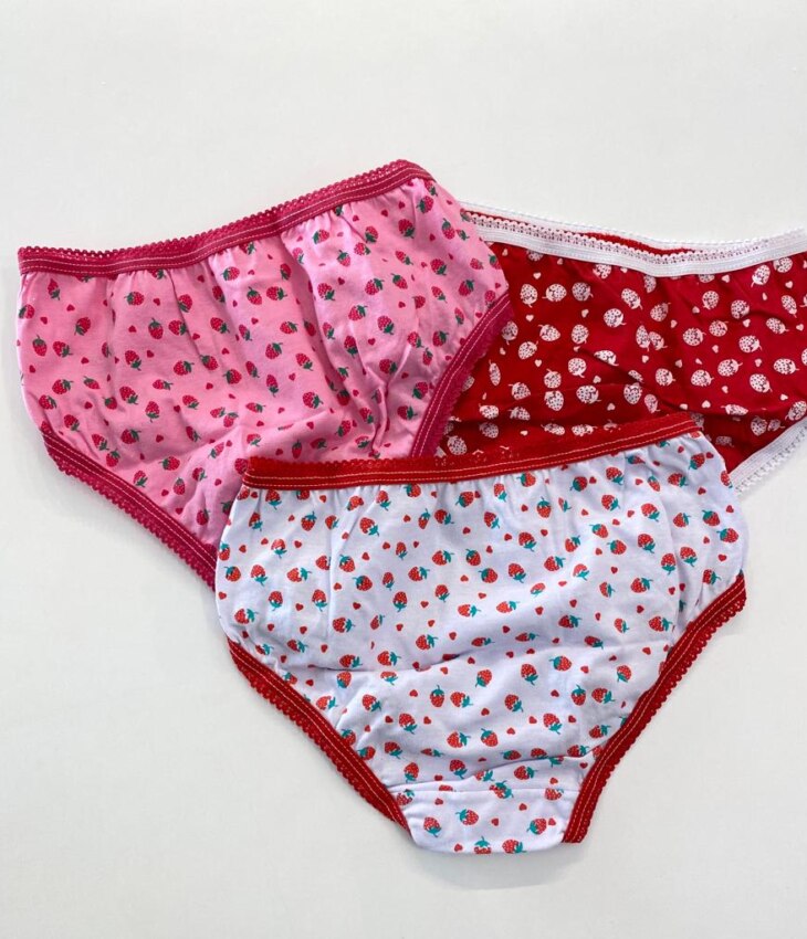 fernandaramoskids com br Kit Calcinha Infantil Feminina Estampada Moranguinhos5