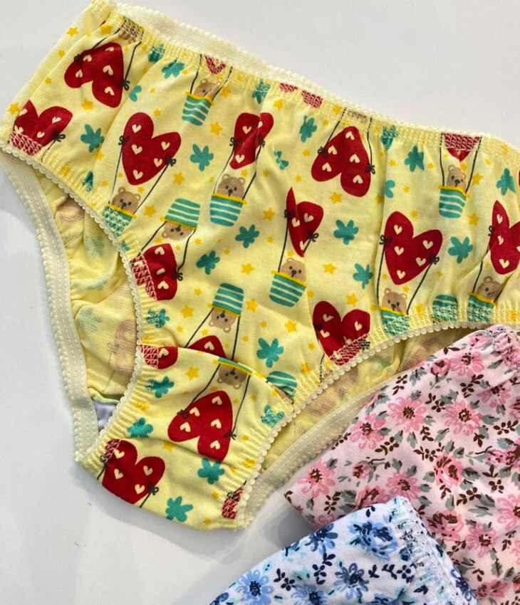 fernandaramoskids com br Kit Calcinha Infantil Feminina Estampada Rosa, Amarela e Branca3