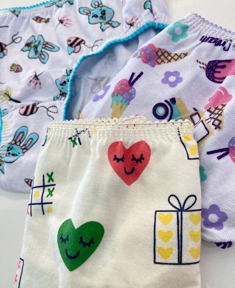 fernandaramoskids com br Kit com 3 Calcinhas Infantil Feminina Estampadas2