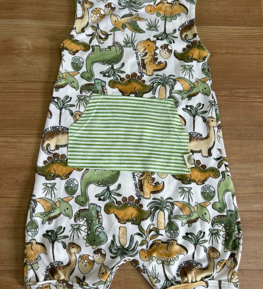 Macaquinho Infantil Masculino Dinossauros com Bolso Listrado Fernanda Ramos Kids