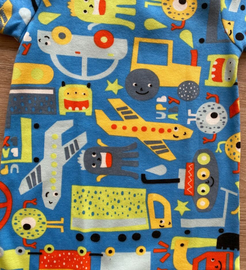 fernandaramoskids com br Macaquinho Infantil Masculino Manga Curta em Suedine Estampado1