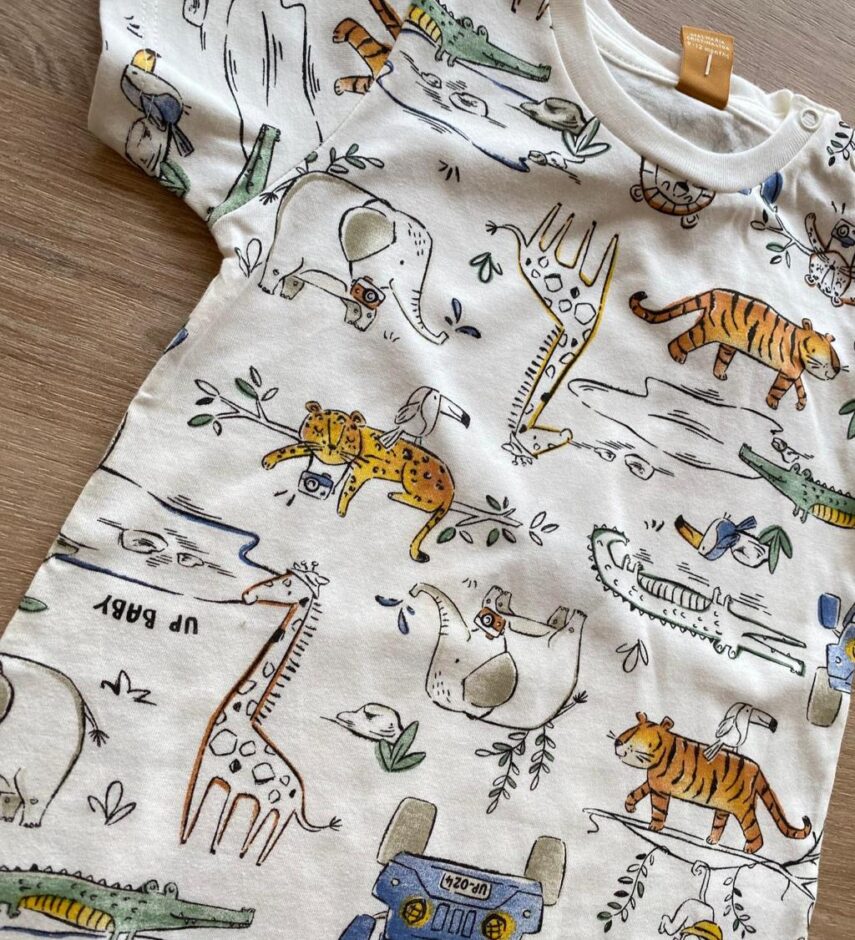 fernandaramoskids com br Macaquinho Infantil Masculino Manga Curta Off White Estampado2