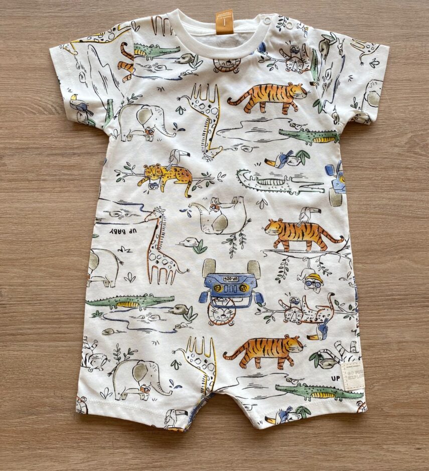 Macaquinho Infantil Masculino Manga Curta Off White Estampado Fernanda Ramos Kids