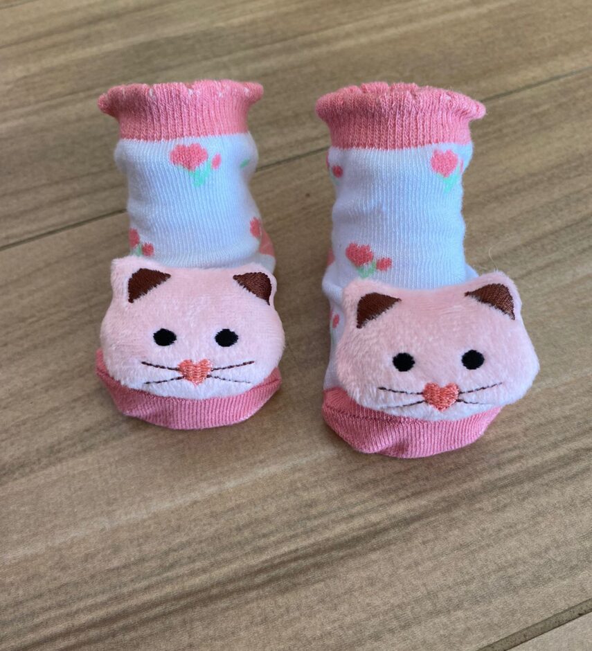 fernandaramoskids com br Meia Infantil Feminina Antiderrapante Branca com Gatinha Rosa1