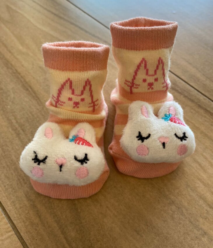 fernandaramoskids com br Meia Infantil Feminina Antiderrapante Listrada de Rosa Coelhinha1