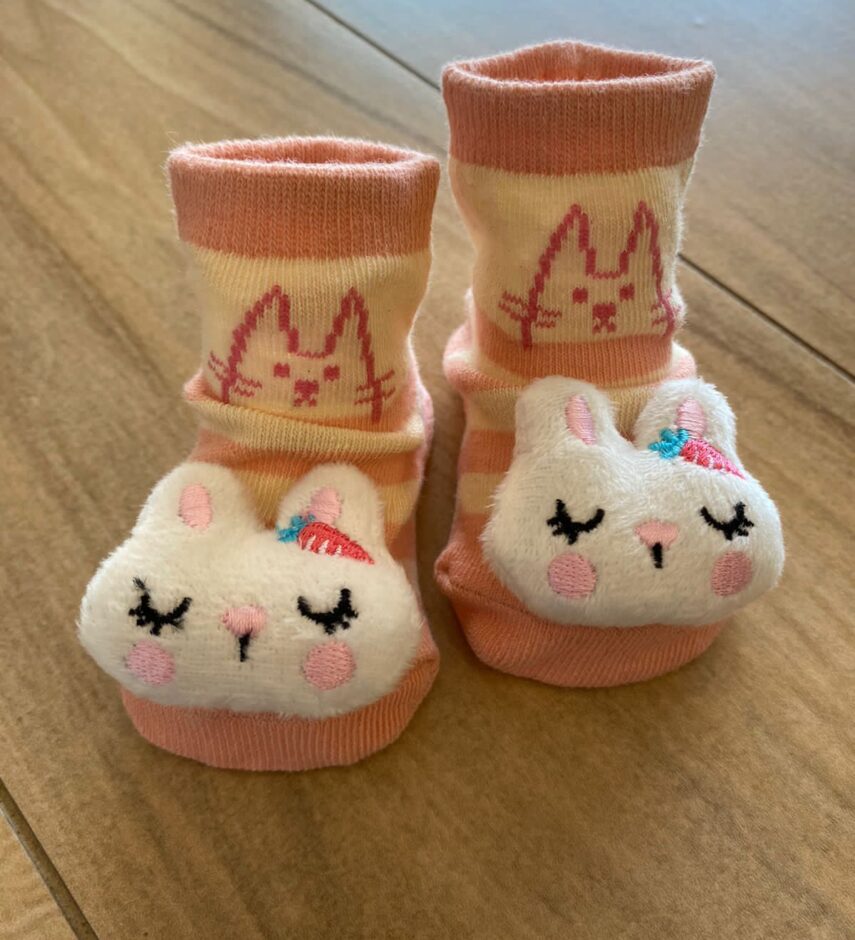 fernandaramoskids com br Meia Infantil Feminina Antiderrapante Listrada de Rosa Coelhinha1