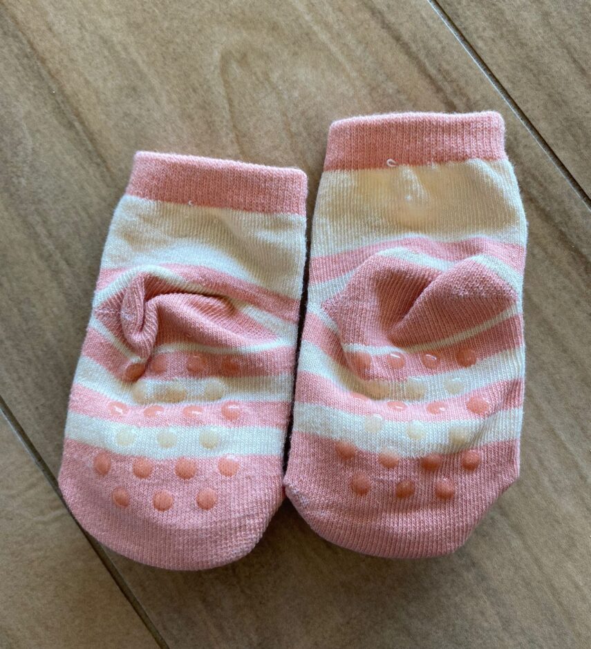 fernandaramoskids com br Meia Infantil Feminina Antiderrapante Listrada de Rosa Coelhinha6