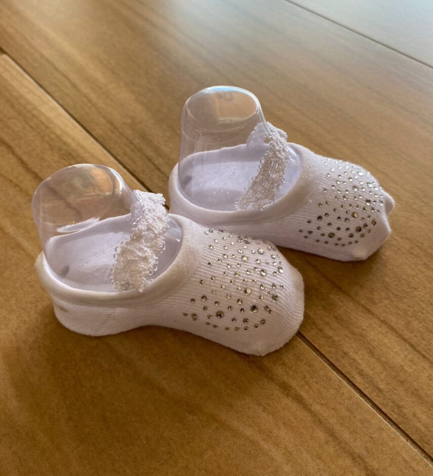 fernandaramoskids com br Meia Infantil Feminina Sapatilha Branca com Strass2
