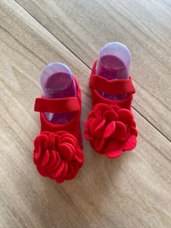 Meia Infantil Feminina Sapatilha Vermelha com Detalhe em Flor Fernanda Ramos Kids