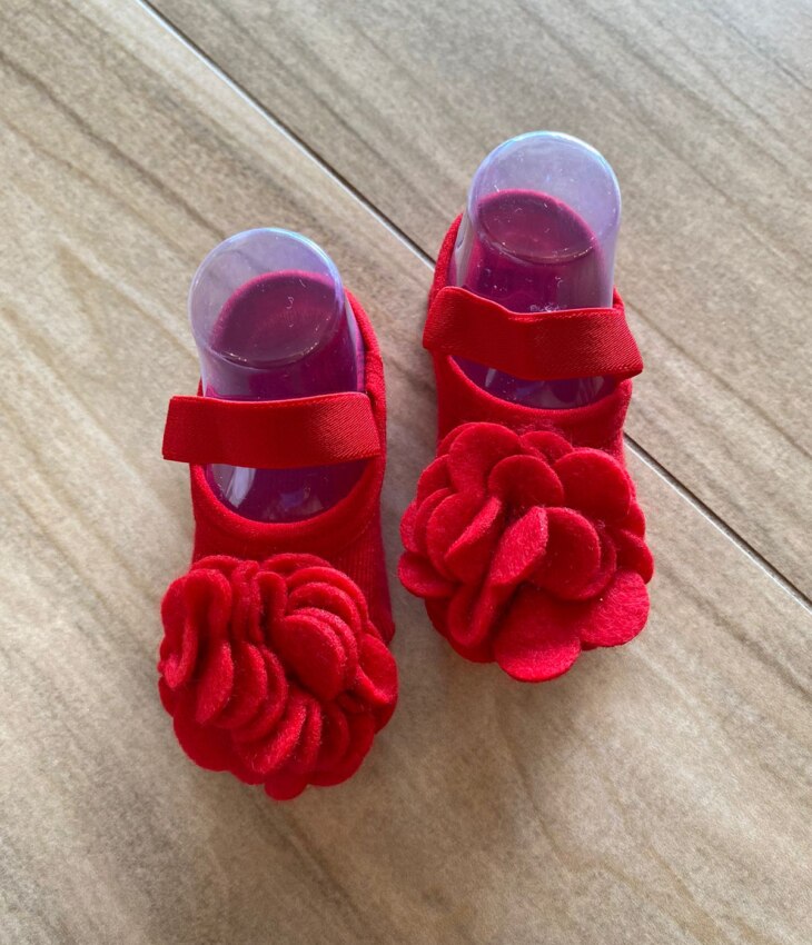 Meia Infantil Feminina Sapatilha Vermelha com Detalhe em Flor Fernanda Ramos Kids