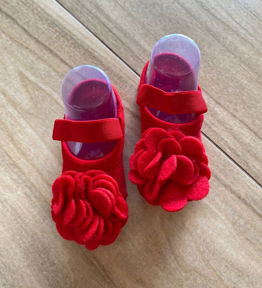 Meia Infantil Feminina Sapatilha Vermelha com Detalhe em Flor Fernanda Ramos Kids