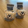 fernandaramoskids com br Meia Infantil Masculina Antiderrapante Azul com Ursinho de Óculos1