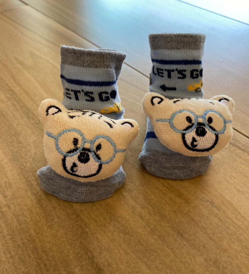fernandaramoskids com br Meia Infantil Masculina Antiderrapante Azul com Ursinho de Óculos1