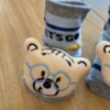 fernandaramoskids com br Meia Infantil Masculina Antiderrapante Azul com Ursinho de Óculos2