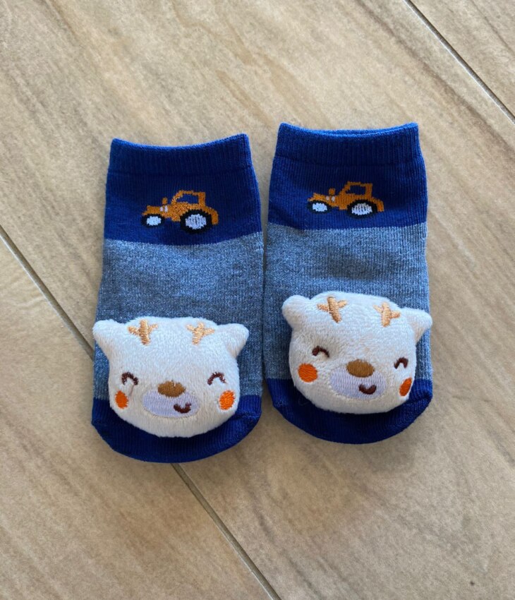 fernandaramoskids com br Meia Infantil Masculina Antiderrapante Cinza com Bichinho2